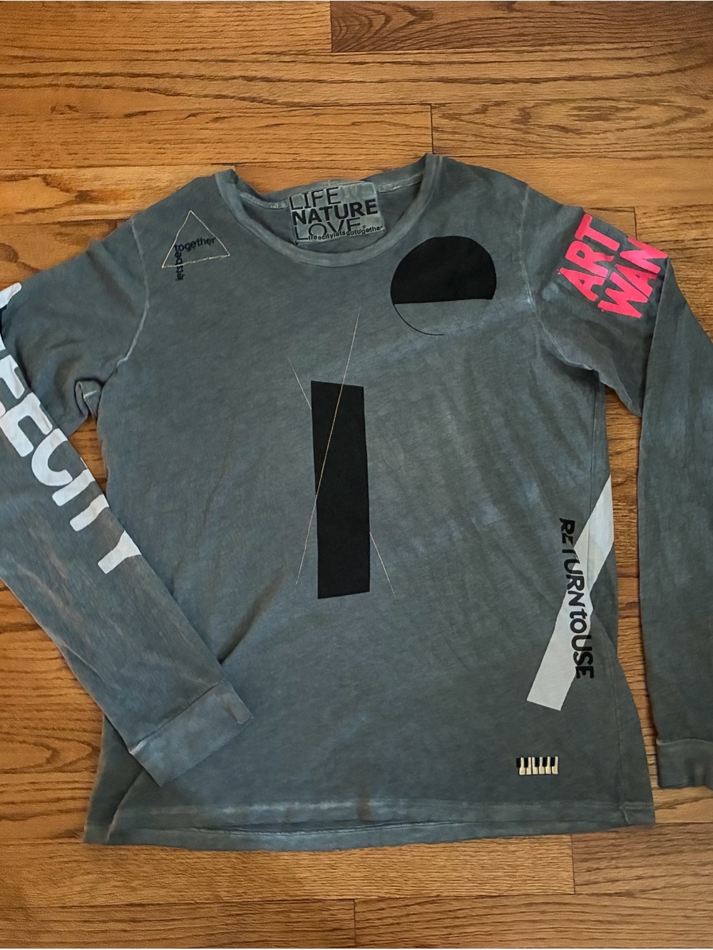 freecity Washed Gray Graphic Long-Sleeve Tee with Pink Sleeve Print